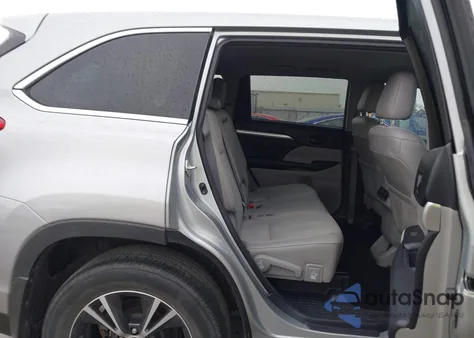 2017 Toyota Highlander Le Plus z USA, uszkodzony, nr VIN 5TDZZRFH8HS228349